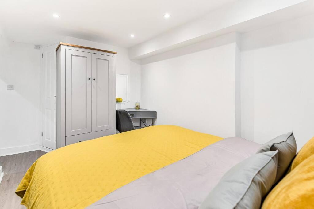 Luxstay Holland Park Apartment With Ac Londen Buitenkant foto