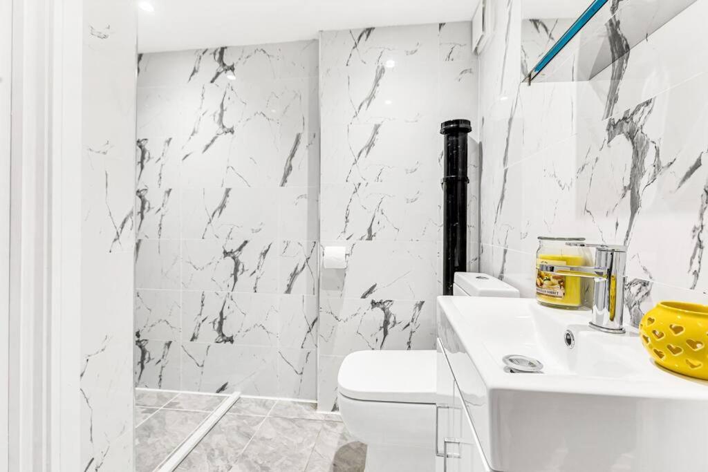 Luxstay Holland Park Apartment With Ac Londen Buitenkant foto