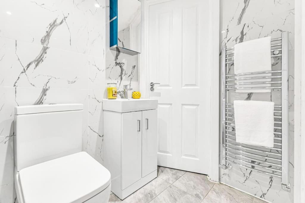 Luxstay Holland Park Apartment With Ac Londen Buitenkant foto