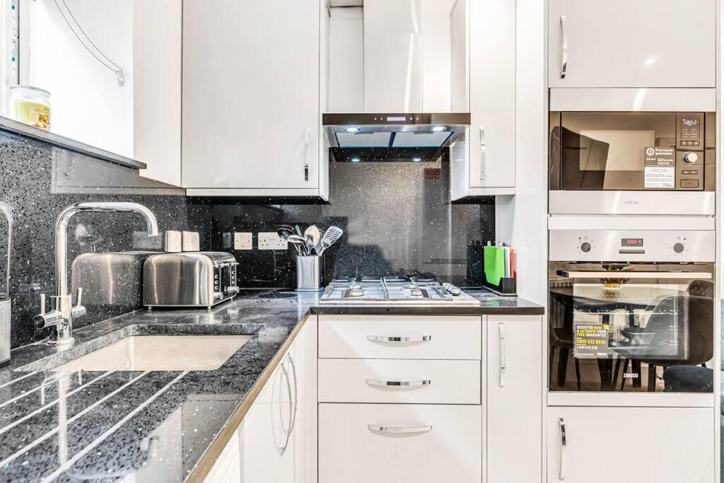 Luxstay Holland Park Apartment With Ac Londen Buitenkant foto