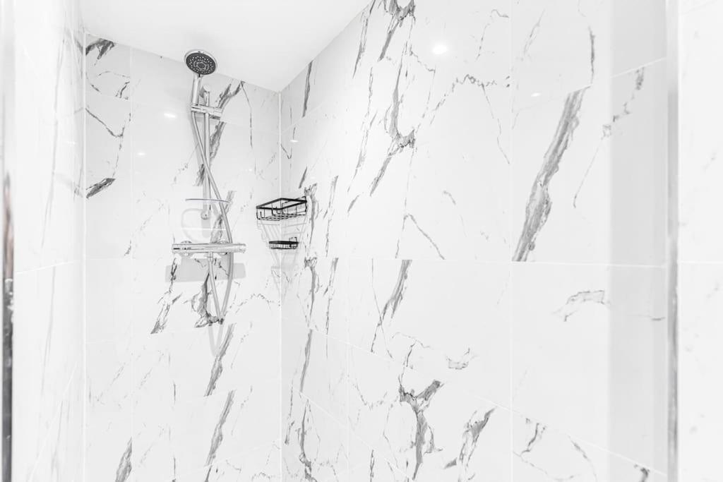 Luxstay Holland Park Apartment With Ac Londen Buitenkant foto